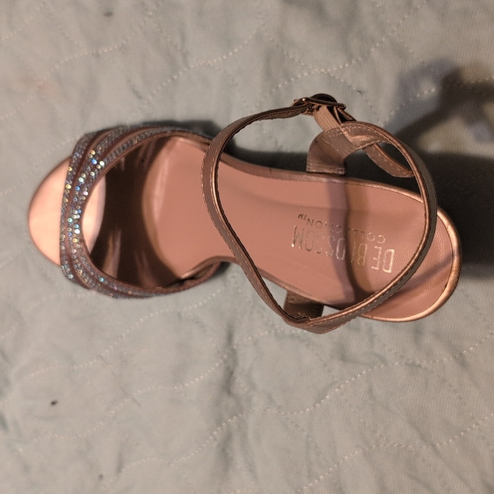 Shoes - Picture 3 of 4